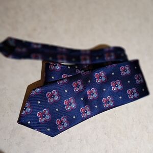 Elegant All Silk 100%  Navy Blue Patterned Tie